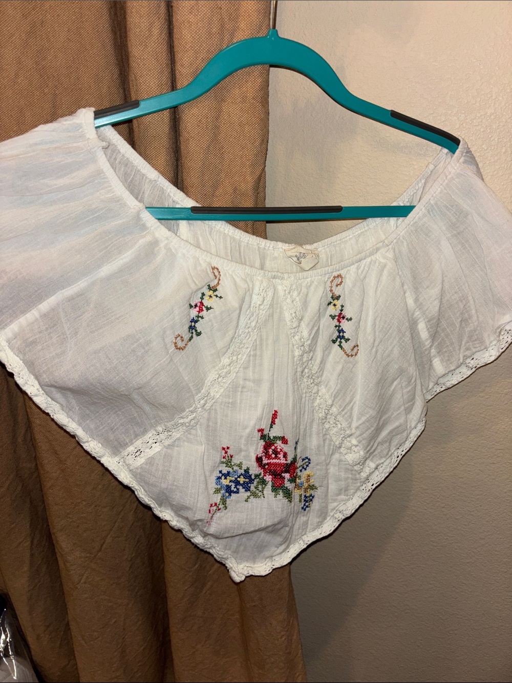 White Crow White Off-Shoulder Embroidered Crop Top